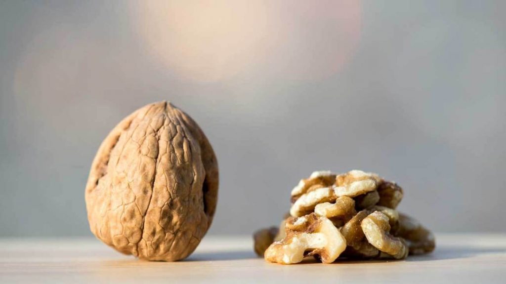 How to Use Walnuts for Hair?