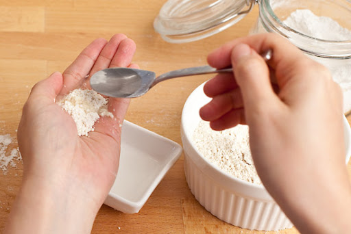 How to use barley flour for skin whitening?