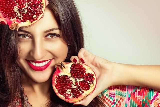 How to use Pomegranate for skin whitening?